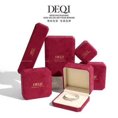 红色绒盒